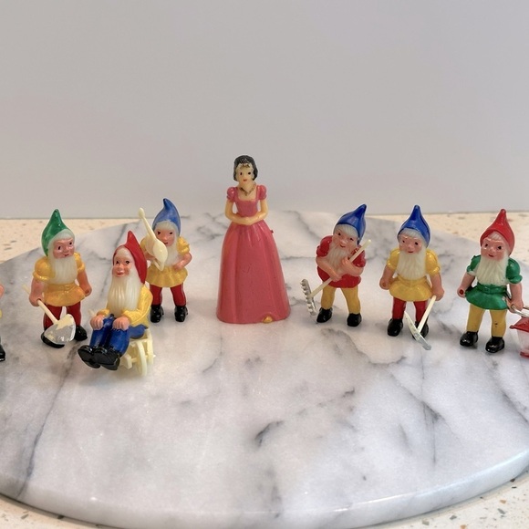 Vintage Snow White & Seven Dwarfs Cake Craft Topper Set - Picture 2 of 9
